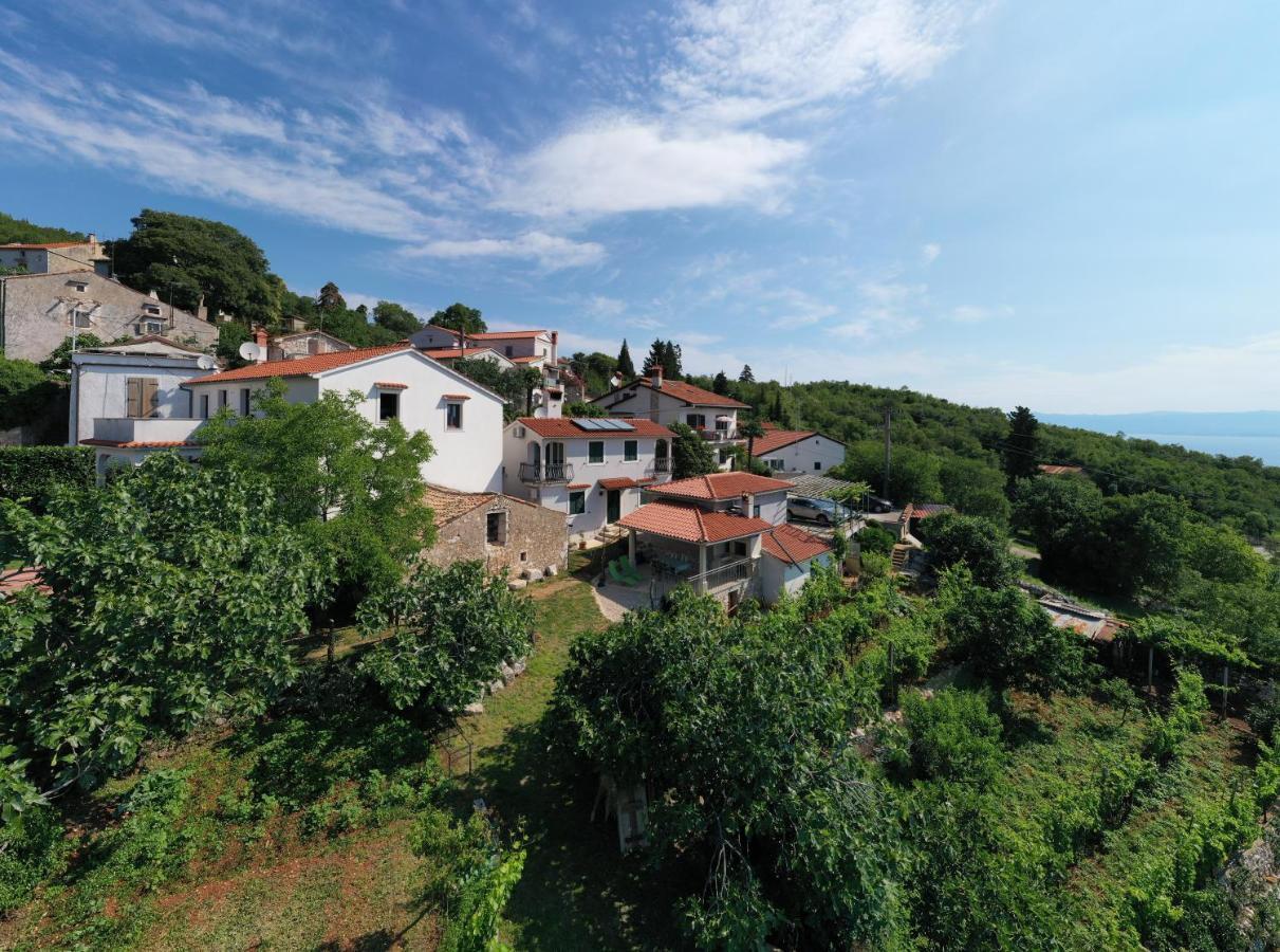 Apartments Tinka Брсеч Екстер'єр фото