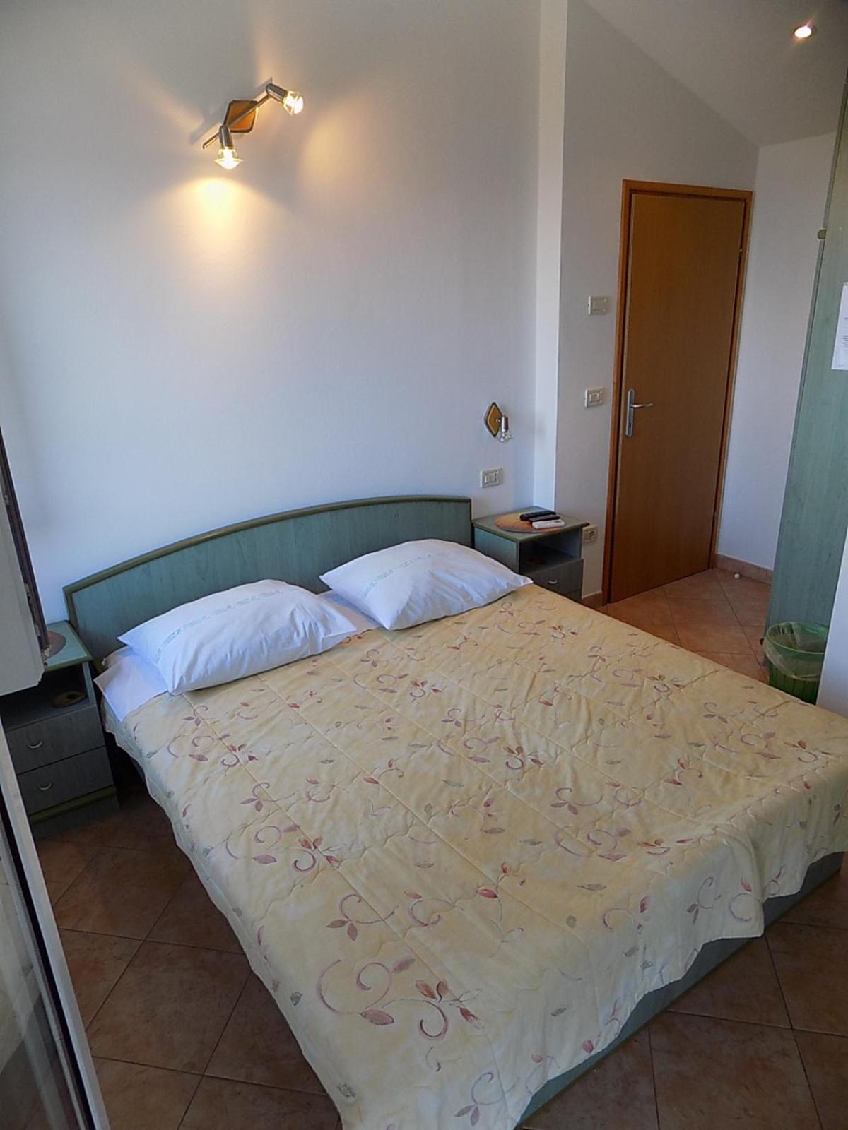 Apartments Tinka Брсеч Екстер'єр фото