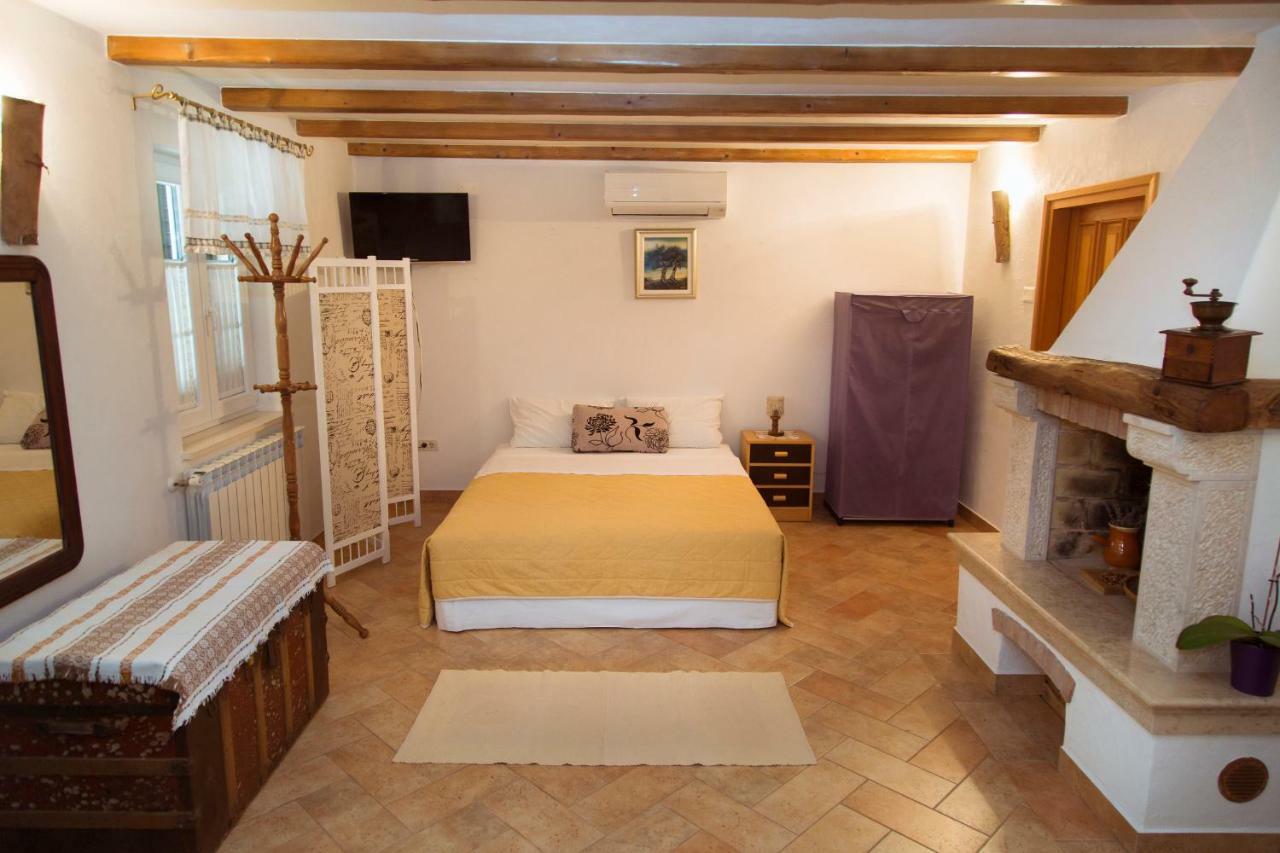 Apartments Tinka Брсеч Екстер'єр фото
