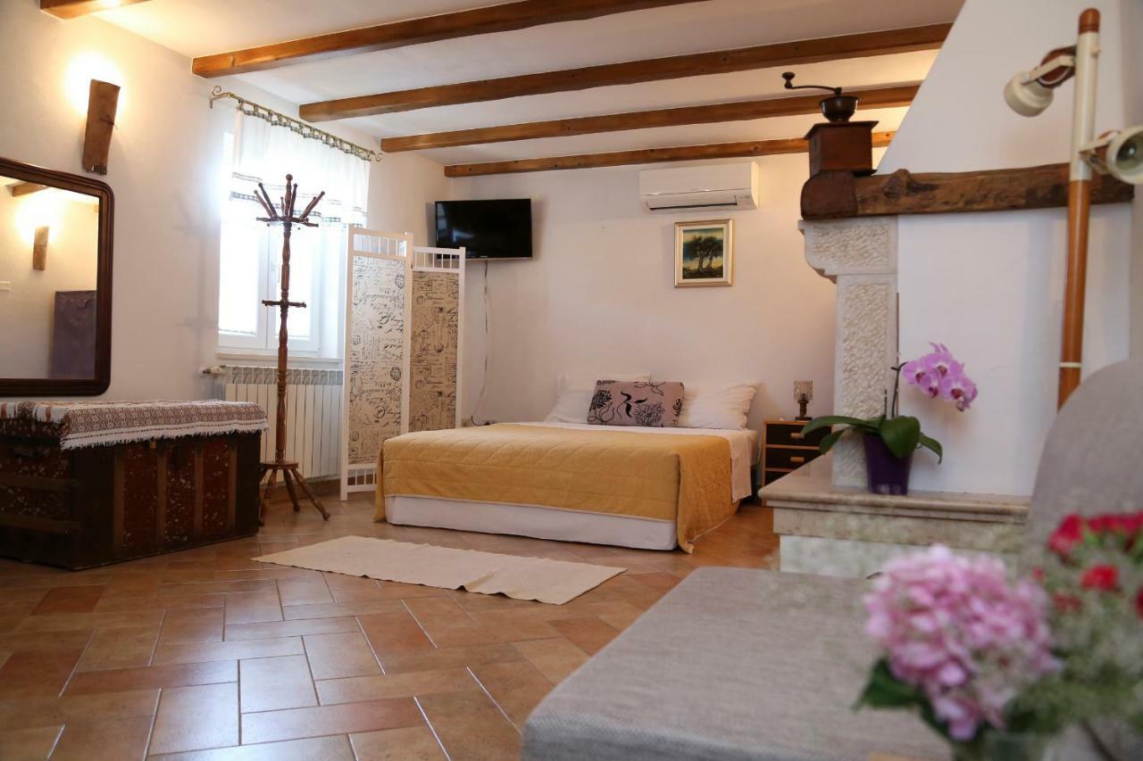 Apartments Tinka Брсеч Екстер'єр фото