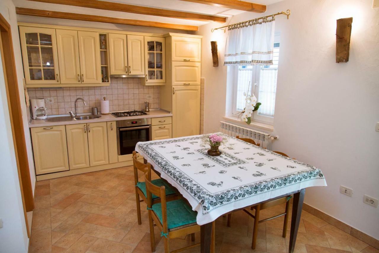 Apartments Tinka Брсеч Екстер'єр фото
