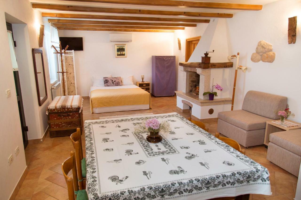 Apartments Tinka Брсеч Екстер'єр фото
