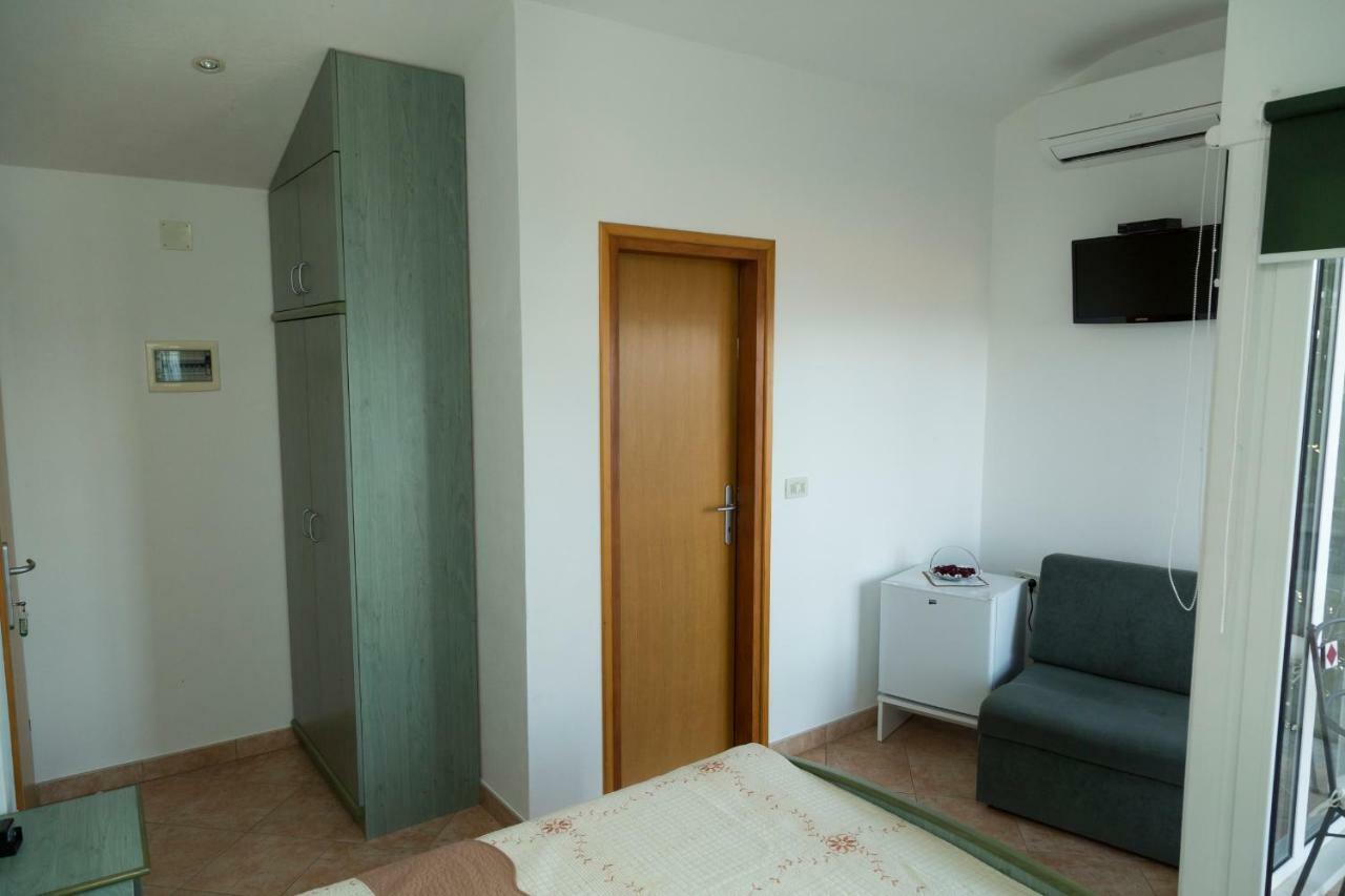 Apartments Tinka Брсеч Екстер'єр фото