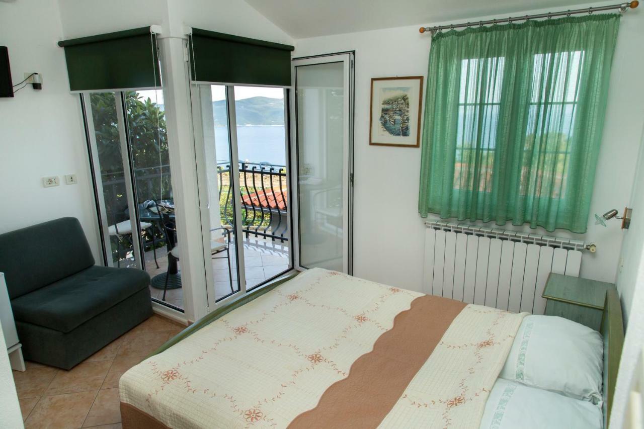Apartments Tinka Брсеч Екстер'єр фото
