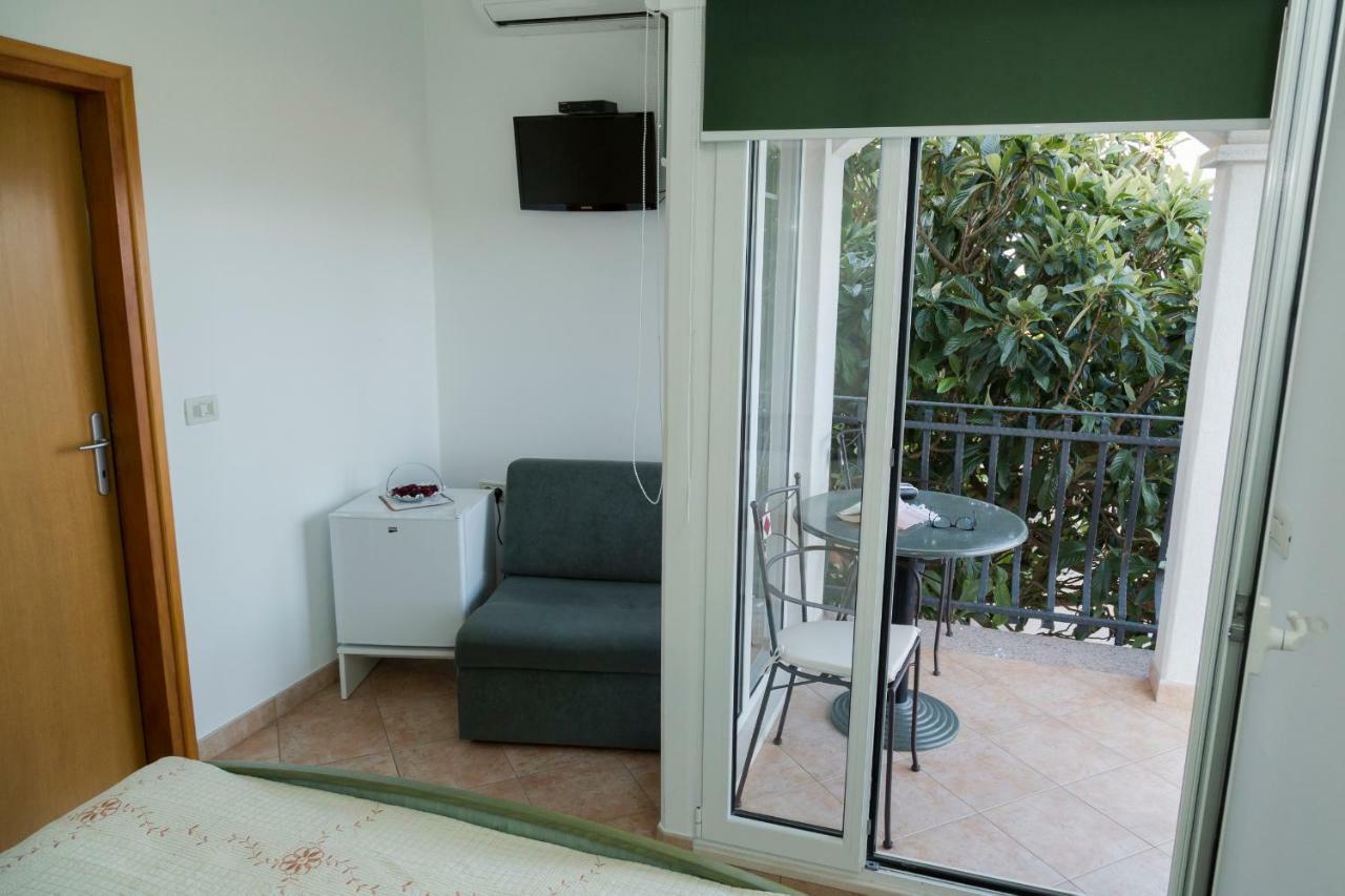 Apartments Tinka Брсеч Екстер'єр фото